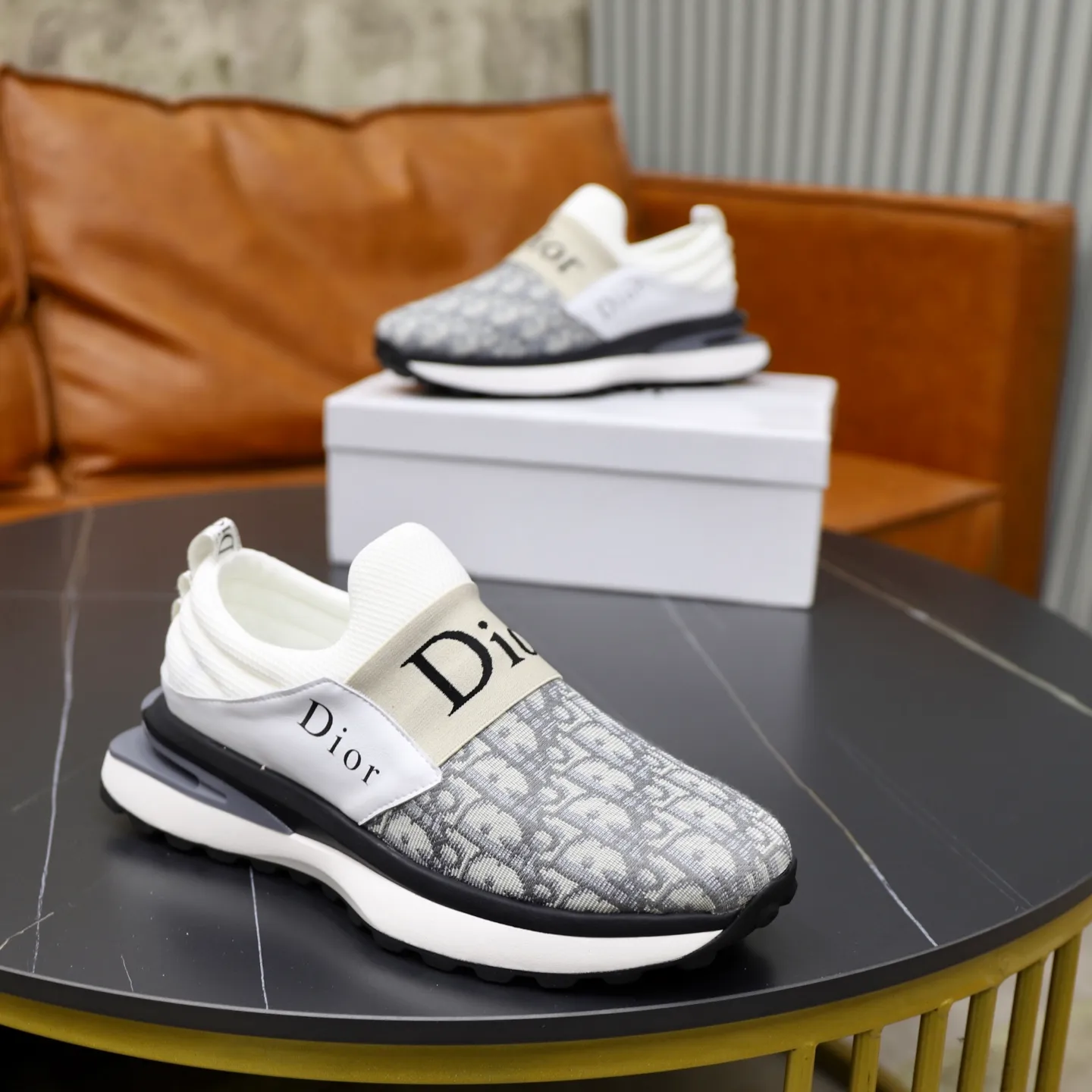 Ex-factory price: 462💰🙅‍♂️🙅‍♂️🙅‍♂️ Brand: Dior DIOR Standard code: 38-44 (45 customized) Grade: Same as the official website Material: Original leather splicing brand cloth Comfortable and breathable lining Lightweight and wear-resistant sports outsole Style category: Men's fashionable casual shoes Running sneakers Distinguished luxury brand elements Top luxury Color: actual picture color